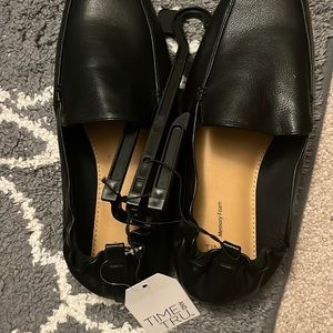 Black flat women’s shoes